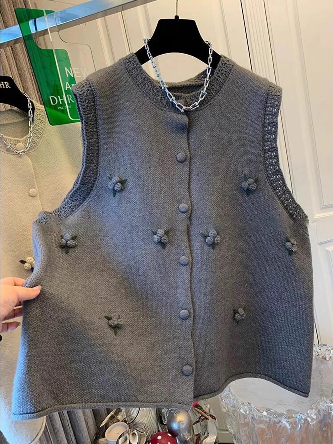 Женский вязаный жилет, топ с цветочной вышивкой, осенний новый Sle Faion Sensation, круглая куртка на пуговицах
Женский вязаный жилет, топ с цветочной вышивкой, осенний новый Sle Faion Sensation, круглая куртка на пуговицах