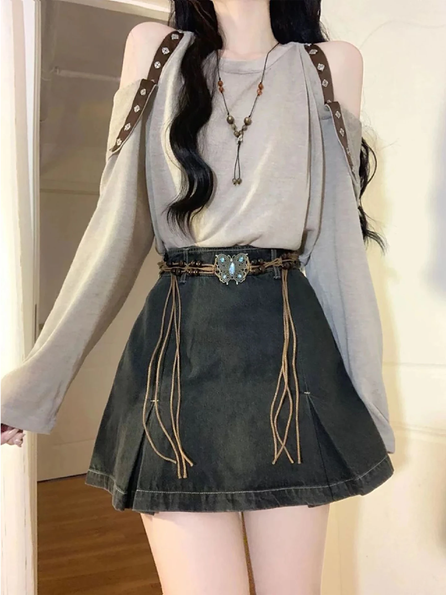 Washed Vintage High Waist Denim Skirt Shoulder Bared Long Sleeve Top Two Piece Set Fashionable Spring Summer Women's Outfit
Washed Vintage High Waist Denim Skirt Shoulder Bared Long Sleeve Top Two Piece Set Fashionable Spring Summer Women's Outfit