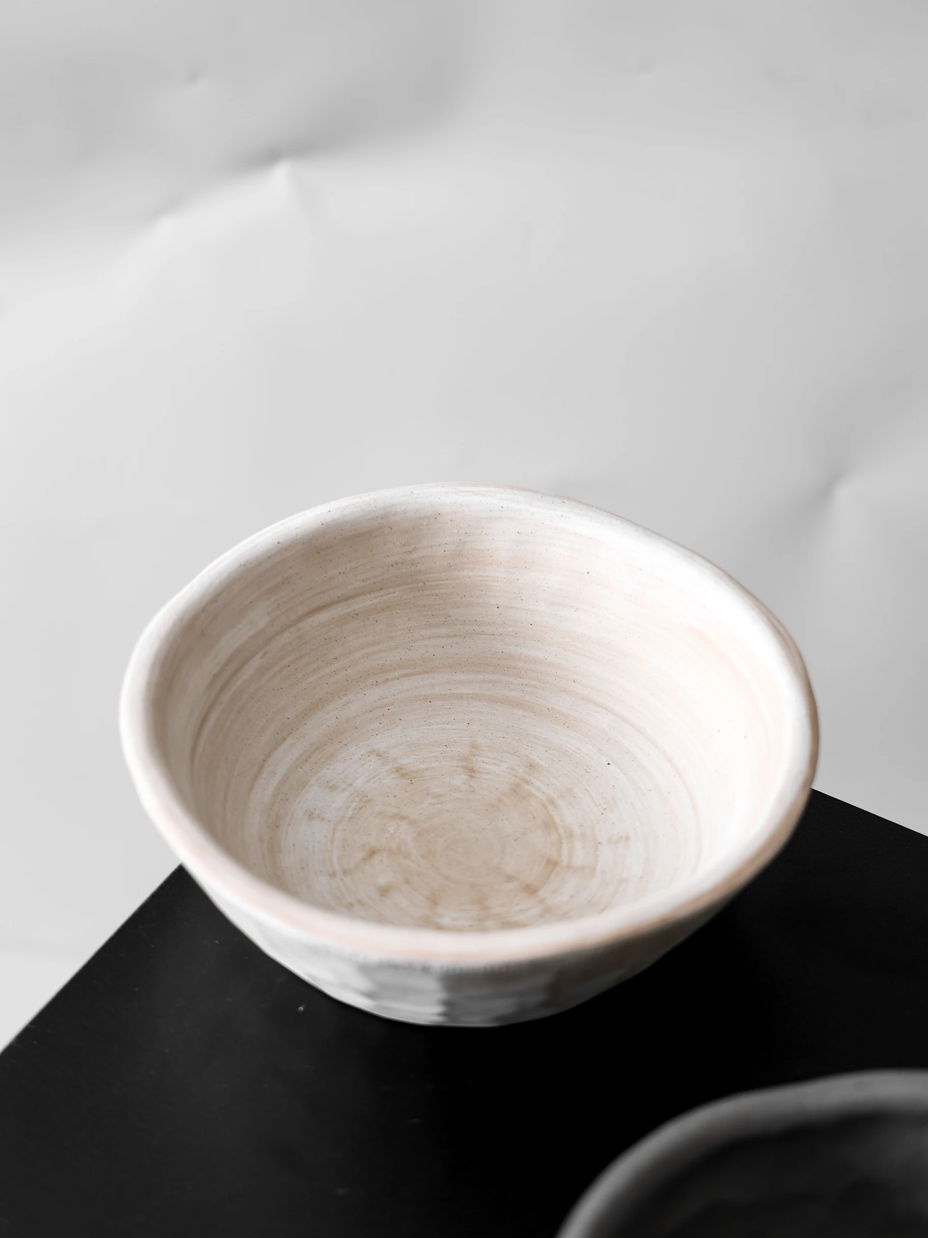 Japanese Wabi-Sabi Rustic Ceramic Bowl for Salad Soup Noodles Restaurant Commercial Use Dining Utensils Mountain Wild Style
Japanese Wabi-Sabi Rustic Ceramic Bowl for Salad Soup Noodles Restaurant Commercial Use Dining Utensils Mountain Wild Style