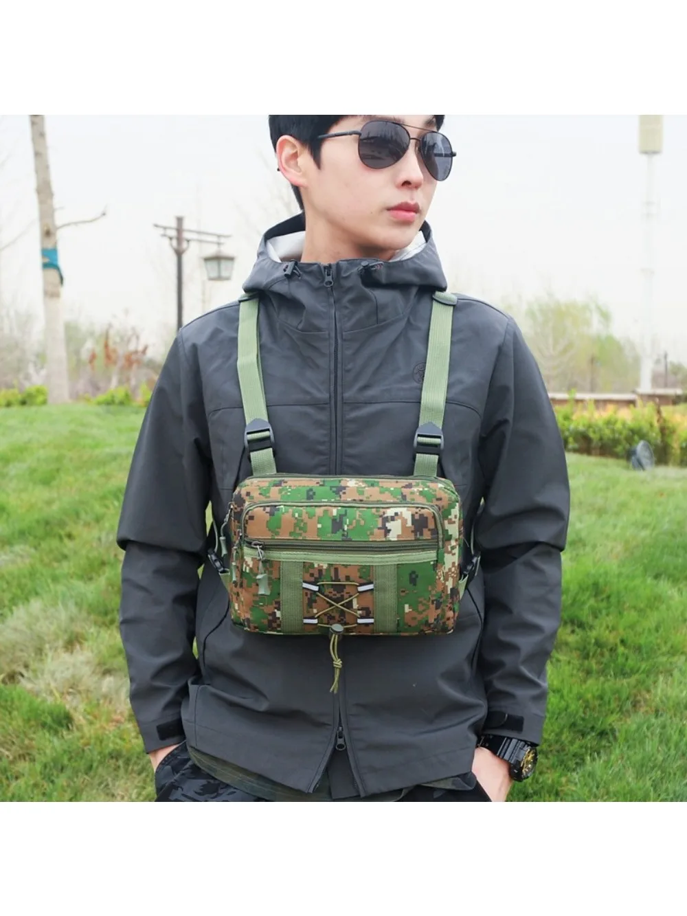 Multifunctional Outdoor Tactical Vest Men's Sports Mobile Phone Nylon Casual Large Capacity Breast Bag
Multifunctional Outdoor Tactical Vest Men's Sports Mobile Phone Nylon Casual Large Capacity Breast Bag