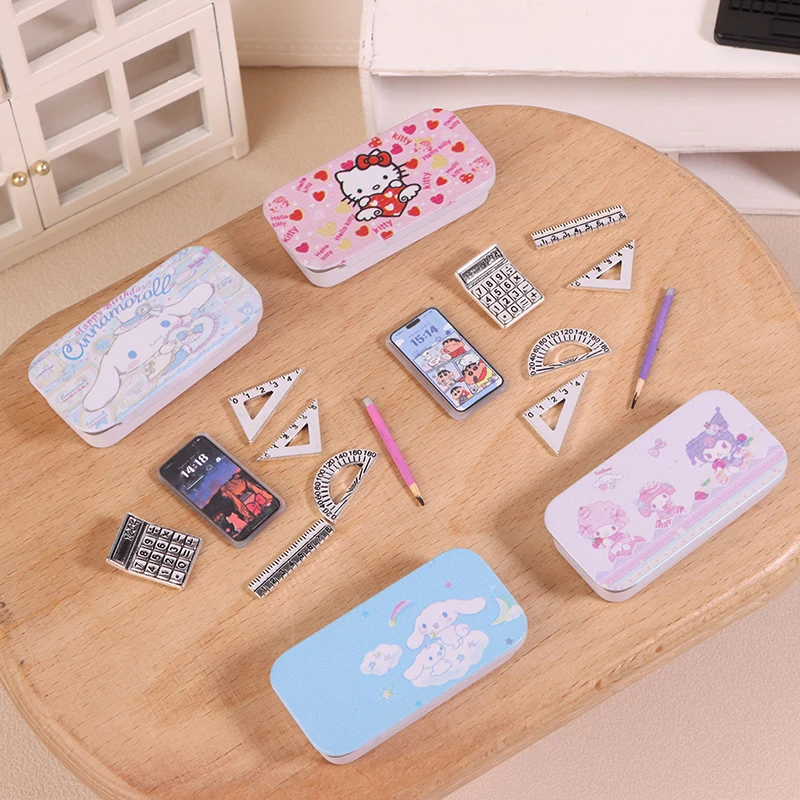 Make Your Dollhouse Unique with Sanrio Miniatures; 1:12 Scale Pencil Case, Ruler, Mobile Phone, Pencil Decor Toy.
Make Your Dollhouse Unique with Sanrio Miniatures; 1:12 Scale Pencil Case, Ruler, Mobile Phone, Pencil Decor Toy.