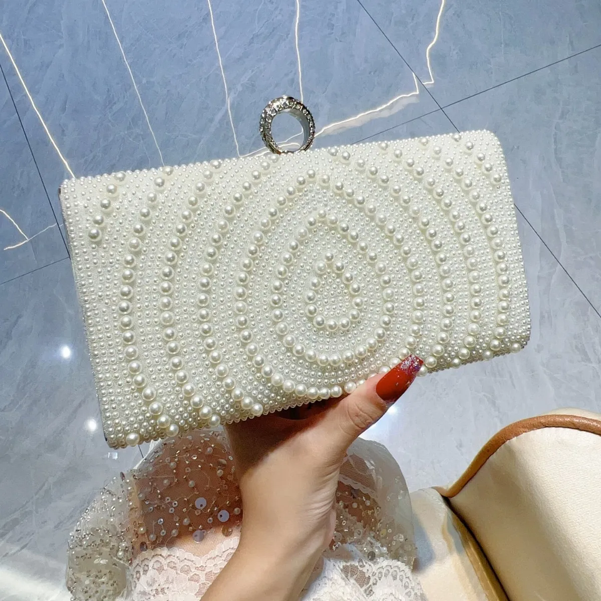 2025 High-End Luxury Women's Handbag Handmade Beaded Pearl Bag Fashion Inlaid Pearl Single Shoulder Crossbody Purse for Party
2025 High-End Luxury Women's Handbag Handmade Beaded Pearl Bag Fashion Inlaid Pearl Single Shoulder Crossbody Purse for Party
