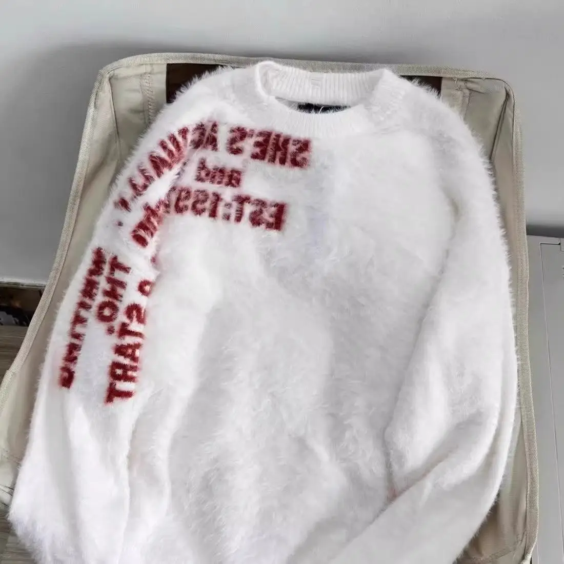 American Sle Retro Soft Nurturing Fake Fur Sweater Loose Lazy Couples Knitted irt Men's Creative Embroidered Letter...
American Sle Retro Soft Nurturing Fake Fur Sweater Loose Lazy Couples Knitted irt Men's Creative Embroidered Letter...