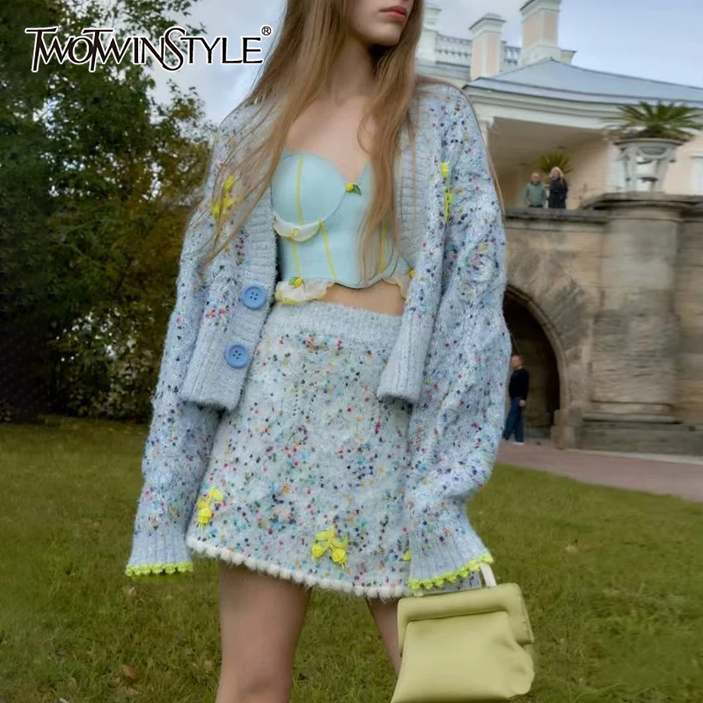 TWOTWINSTYLE хит цвета сращенный 3D цветок комплект из двух предметов женский свитер с v-образным вырезом и длинными рукавами французский романтический женский комплект с юбкой новый
TWOTWINSTYLE хит цвета сращенный 3D цветок комплект из двух предметов женский свитер с v-образным вырезом и длинными рукавами французский романтический женский комплект с юбкой новый