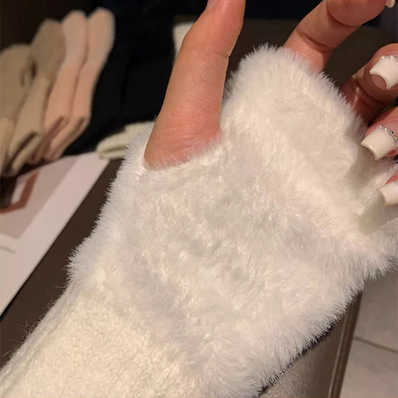 2023 Winter TouchScreen Plush Warm Gloves for Women's Outdoor Student Warm Furry Mittens Wool Half Finger Fingerless Gloves
2023 Winter TouchScreen Plush Warm Gloves for Women's Outdoor Student Warm Furry Mittens Wool Half Finger Fingerless Gloves