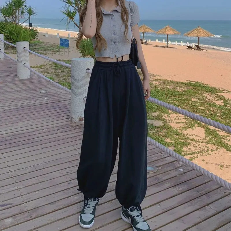 Брюки женские летние модные повседневные длинные универсальные мешковатые брюки с высокой талией и карманами на шнурке, студенческие дышащие брюки для девочек
Брюки женские летние модные повседневные длинные универсальные мешковатые брюки с высокой талией и карманами на шнурке, студенческие дышащие брюки для девочек