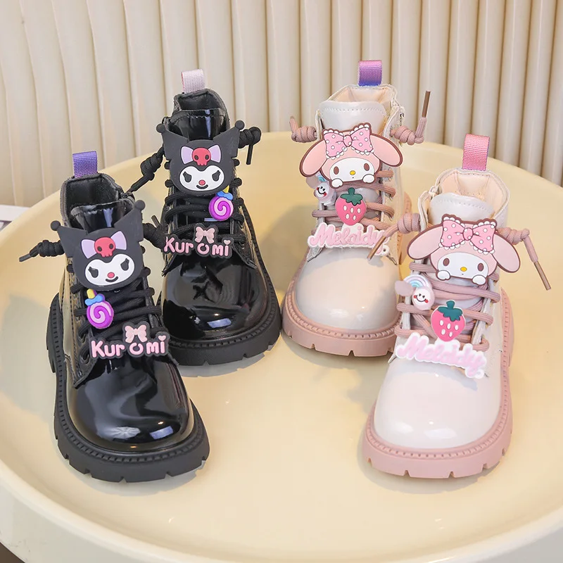 Sanrio Kuromi Children's Princess Wind Cartoon Middle Boot, Waterproof, Soft Bottom, Girl Fashion Shoes, Be Non-Slip
Sanrio Kuromi Children's Princess Wind Cartoon Middle Boot, Waterproof, Soft Bottom, Girl Fashion Shoes, Be Non-Slip