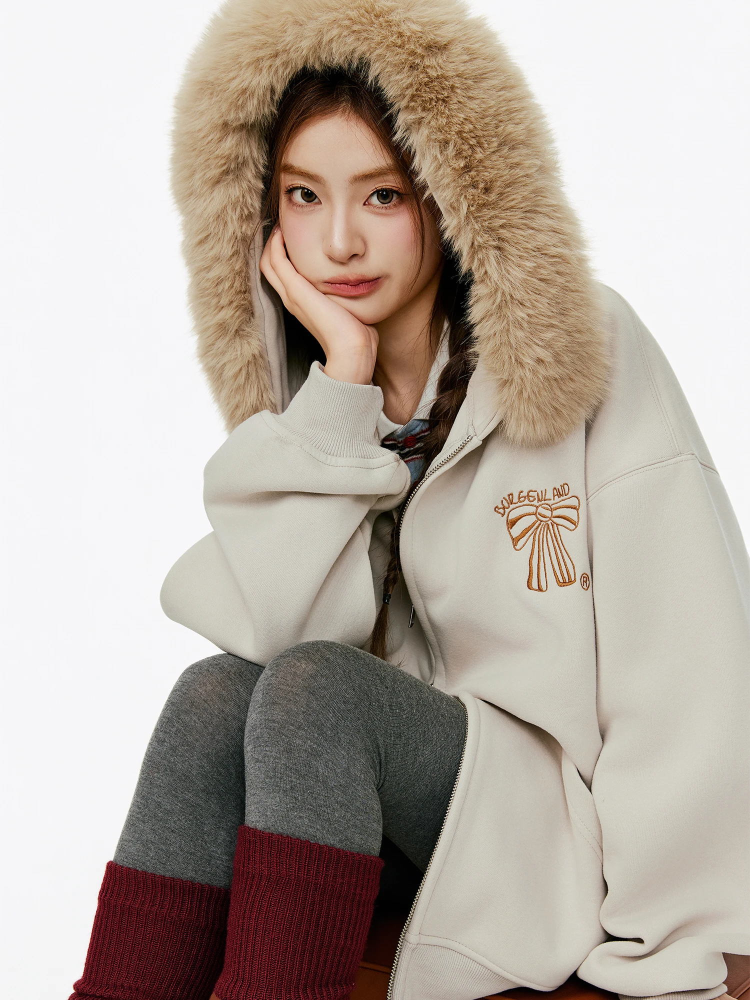 Женская толстовка-кардиган Burgenland в стиле ретро с капюшоном, на молнии, с вышивкой, свободного кроя, с меховым воротником, осенне-зимняя, повседневная
Женская толстовка-кардиган Burgenland в стиле ретро с капюшоном, на молнии, с вышивкой, свободного кроя, с меховым воротником, осенне-зимняя, повседневная