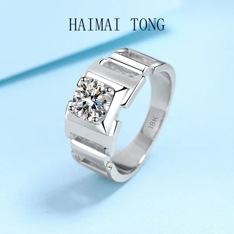 Designer Jewelry Men 18K White Gold VVS1 D Color Sparkling 1Carat Moissanite Diamond Luxury Originales Certificados Wedding Ring
Designer Jewelry Men 18K White Gold VVS1 D Color Sparkling 1Carat Moissanite Diamond Luxury Originales Certificados Wedding Ring