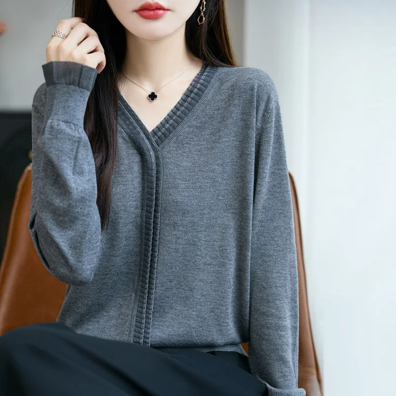 Women's 2025 Spring Autumn New Fashion Thin V-neck Sweater with Fungus Edge Soft Waxy Bottoming Top
Women's 2025 Spring Autumn New Fashion Thin V-neck Sweater with Fungus Edge Soft Waxy Bottoming Top
