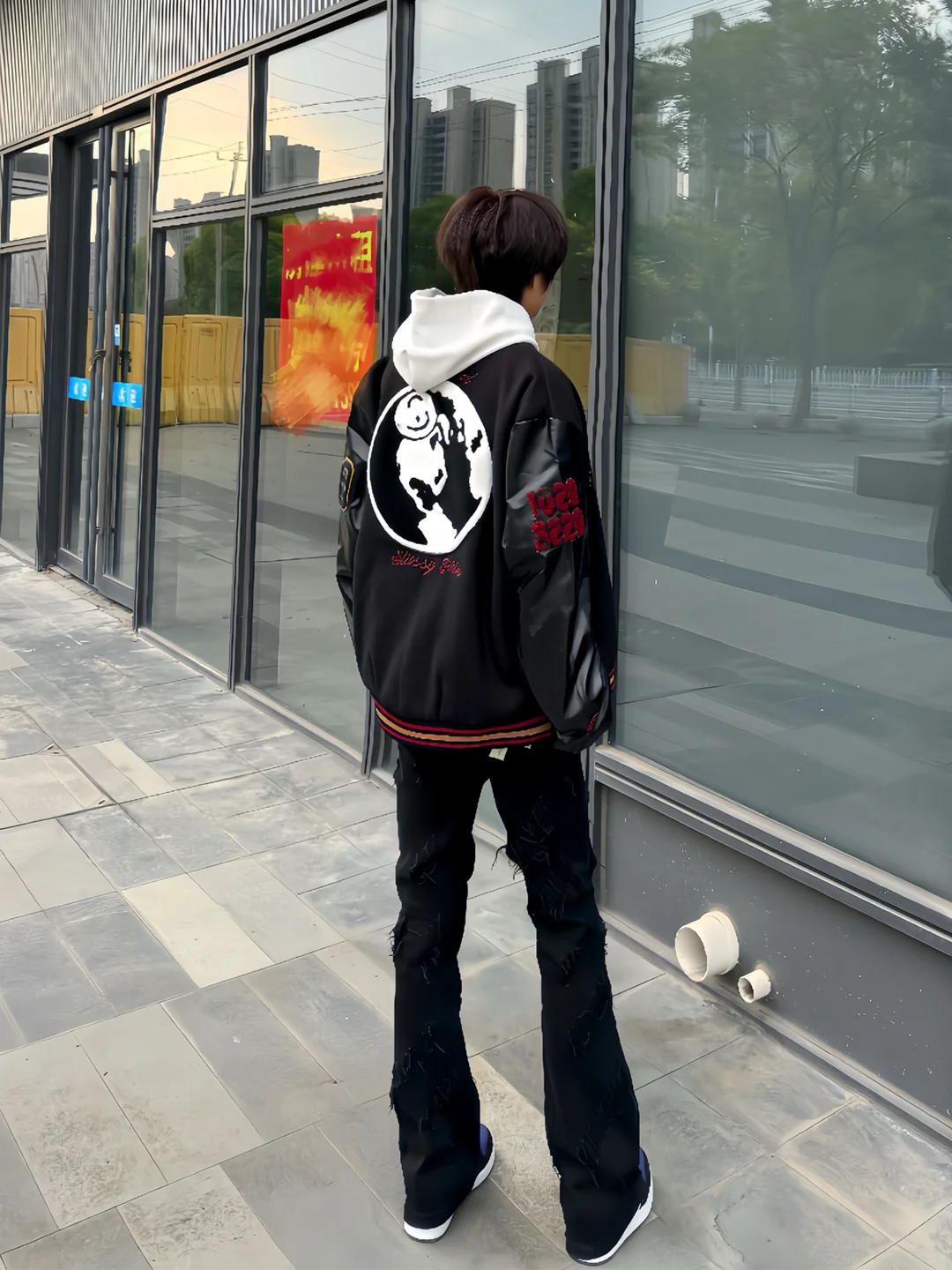 Новая американская бейсбольная куртка-бомбер унисекс с вышивкой, свободного кроя, для мужчин и женщин, осенне-зимний тренд
Новая американская бейсбольная куртка-бомбер унисекс с вышивкой, свободного кроя, для мужчин и женщин, осенне-зимний тренд