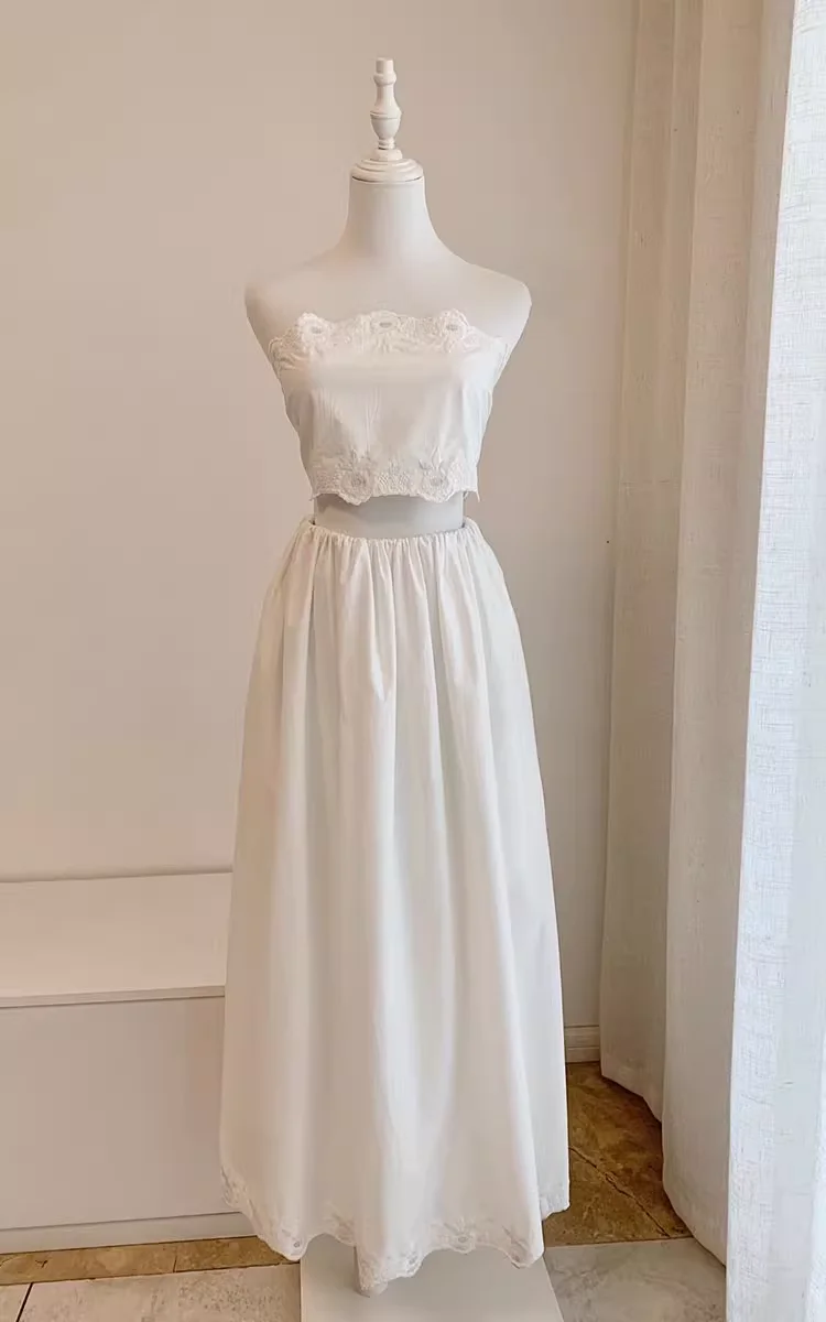 Women White Two-piece Set Summer Embroidery Edge Wrapped Crop Strapless Top + Elastic Waist A-Line Long Skirt Holiday Suits
Women White Two-piece Set Summer Embroidery Edge Wrapped Crop Strapless Top + Elastic Waist A-Line Long Skirt Holiday Suits