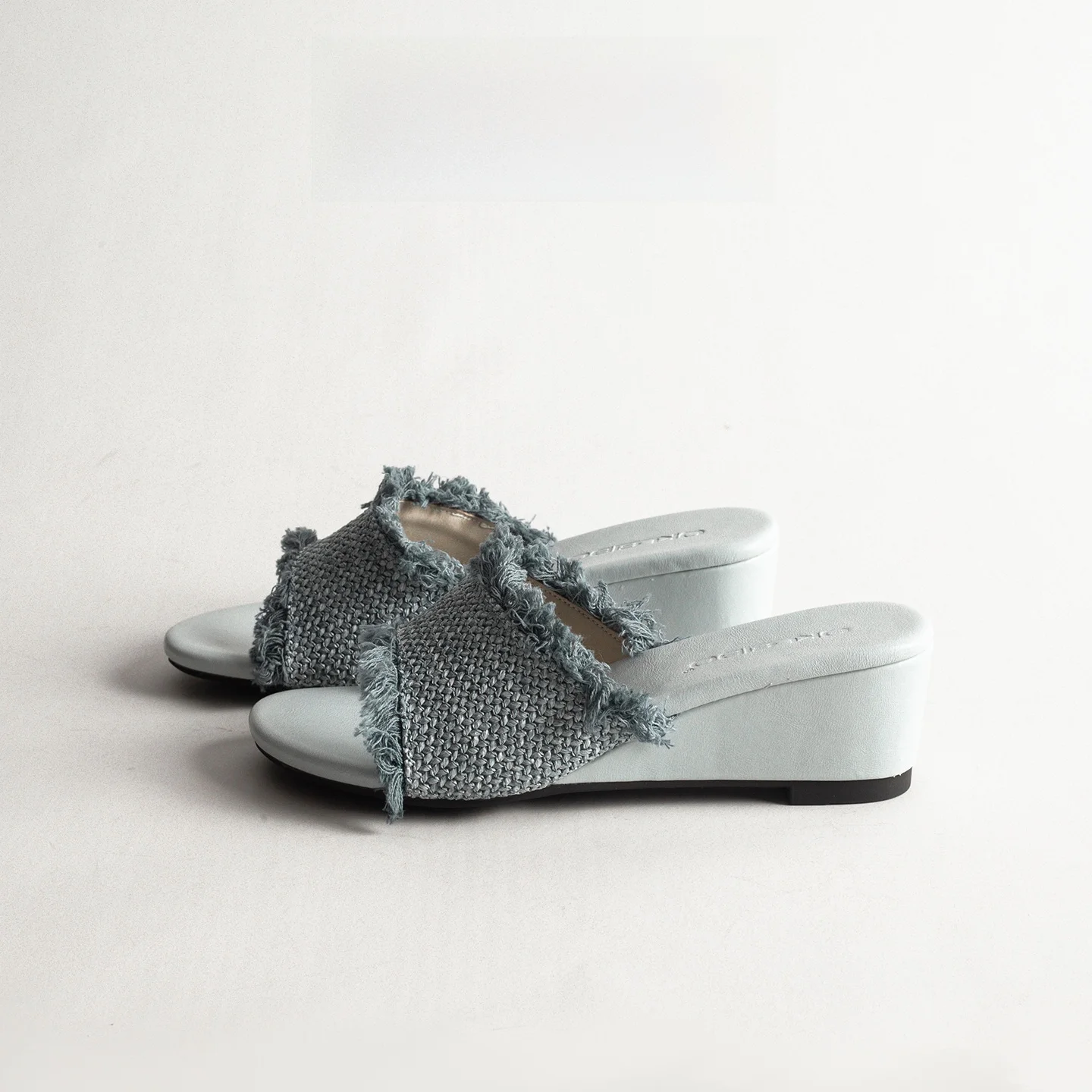 Braided Tassel Wedge Slippers Women Summer Outdoor Casual Slip-On High Heel Sandals Open-Toe Glue-Crafted Rubber Bottom
Braided Tassel Wedge Slippers Women Summer Outdoor Casual Slip-On High Heel Sandals Open-Toe Glue-Crafted Rubber Bottom