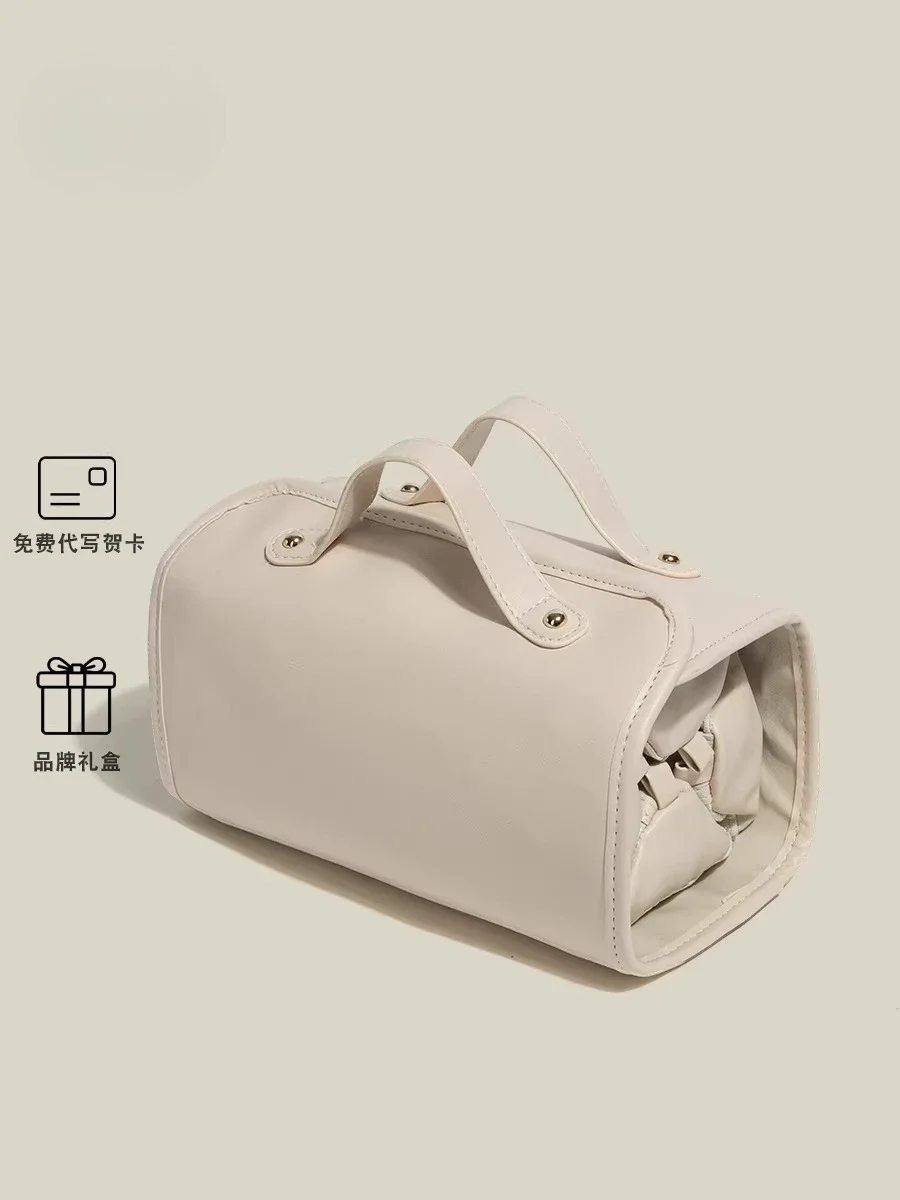 High-end waterproof folding portable large-capacity travel storage bag
High-end waterproof folding portable large-capacity travel storage bag