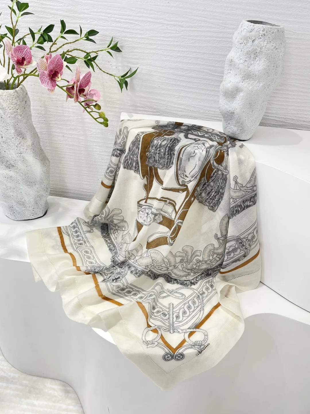 Серые узоры, кисточки, декоративные ремни, шарф с принтом, новый дизайн 2025 года
Серые узоры, кисточки, декоративные ремни, шарф с принтом, новый дизайн 2025 года