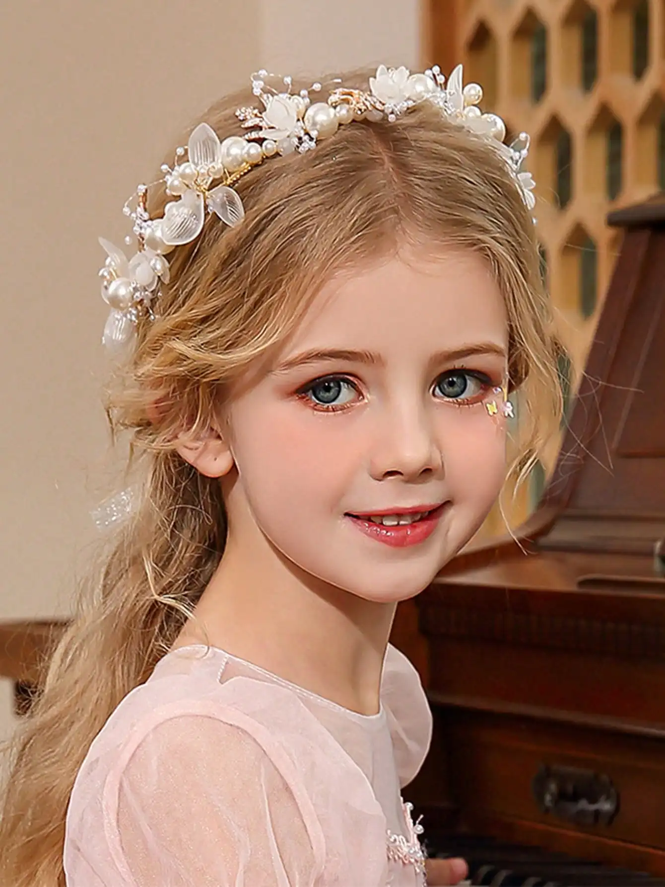 1pc Teen Hair Accessory Flower Headband Fashionable Garland Faux Pearl Crown Korean Style Head Wrap For Girls' Dress Up
1pc Teen Hair Accessory Flower Headband Fashionable Garland Faux Pearl Crown Korean Style Head Wrap For Girls' Dress Up