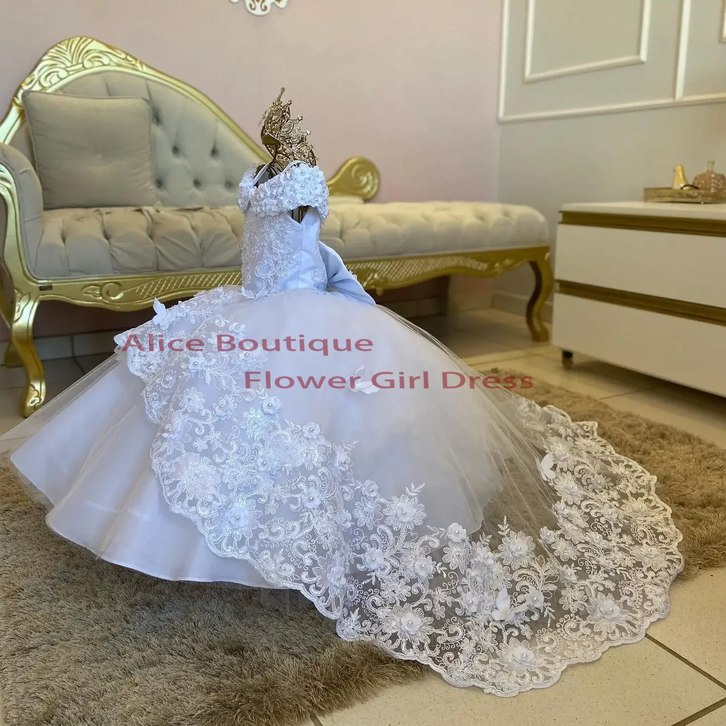 Luxury Ivory Flower Girl Dresses Beaded Lace Appliques Feathers Tulle Dress Kids First Communion Birthday Party Gowns Customized
Luxury Ivory Flower Girl Dresses Beaded Lace Appliques Feathers Tulle Dress Kids First Communion Birthday Party Gowns Customized