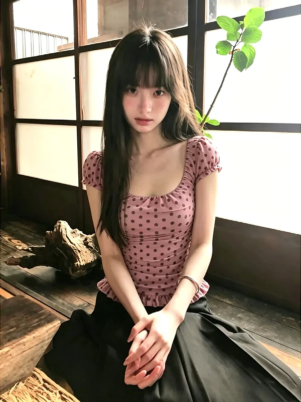 French Style Women's T-shirt Gathered Slim Fit Bubble Sleeve Polka Dot Top Gentle Wind Square Collar Summer Breathable Short ...
French Style Women's T-shirt Gathered Slim Fit Bubble Sleeve Polka Dot Top Gentle Wind Square Collar Summer Breathable Short ...