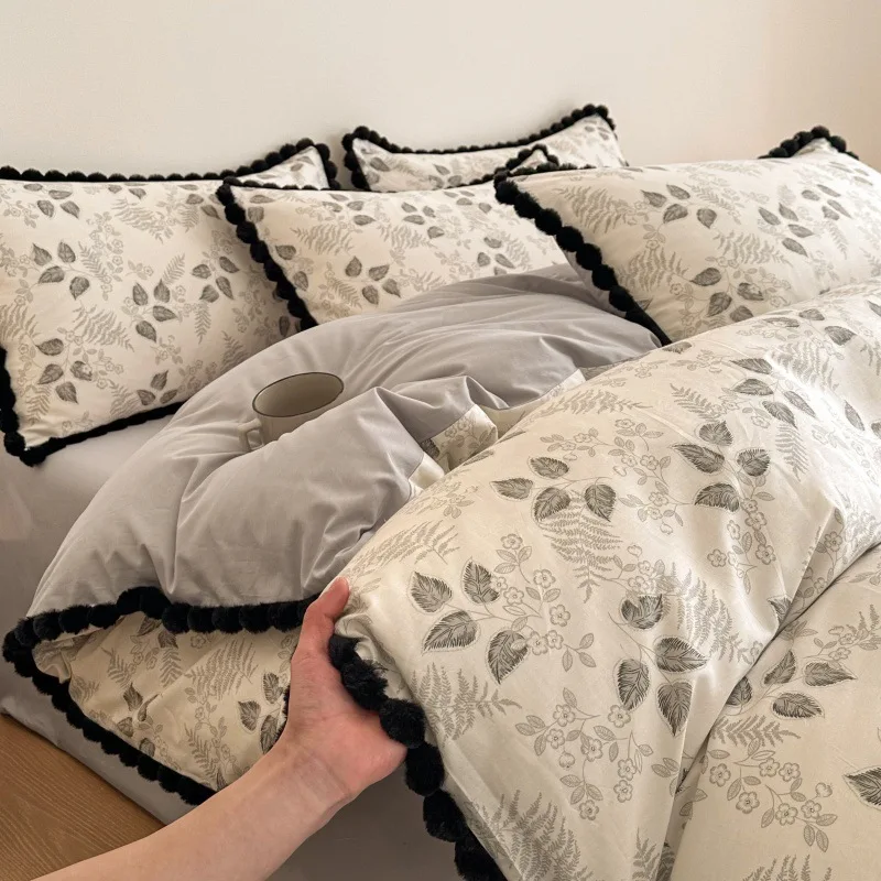 Spring new cotton hairball bed four-piece set 100% pure cotton light luxury small fresh lace quilt cover
Spring new cotton hairball bed four-piece set 100% pure cotton light luxury small fresh lace quilt cover