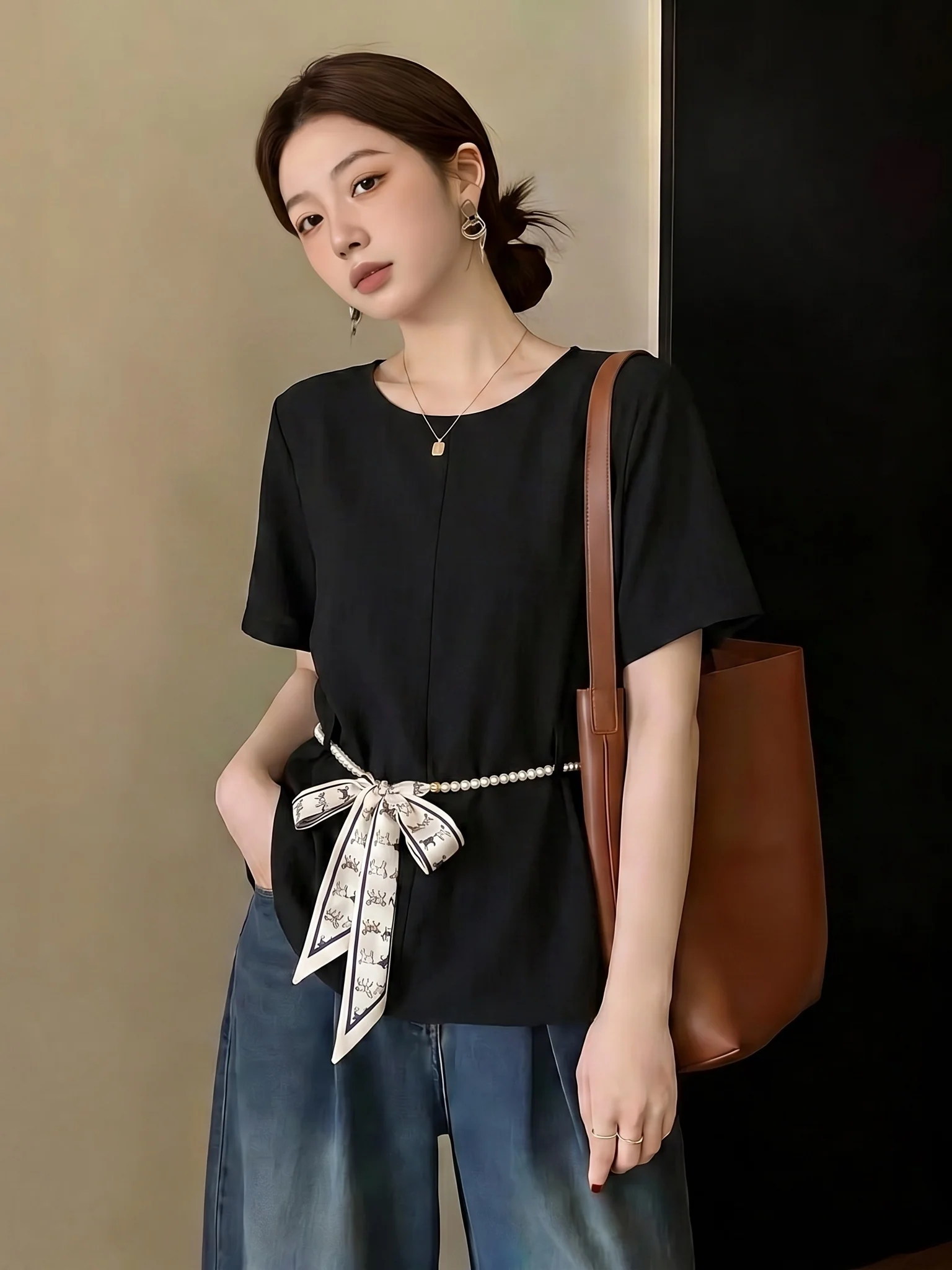 Elegant Short Sleeve Shirt Women's plus Size Fashionable Belted Korean Style Commute Wind Summer New Arrival Silk Scarf Top
Elegant Short Sleeve Shirt Women's plus Size Fashionable Belted Korean Style Commute Wind Summer New Arrival Silk Scarf Top
