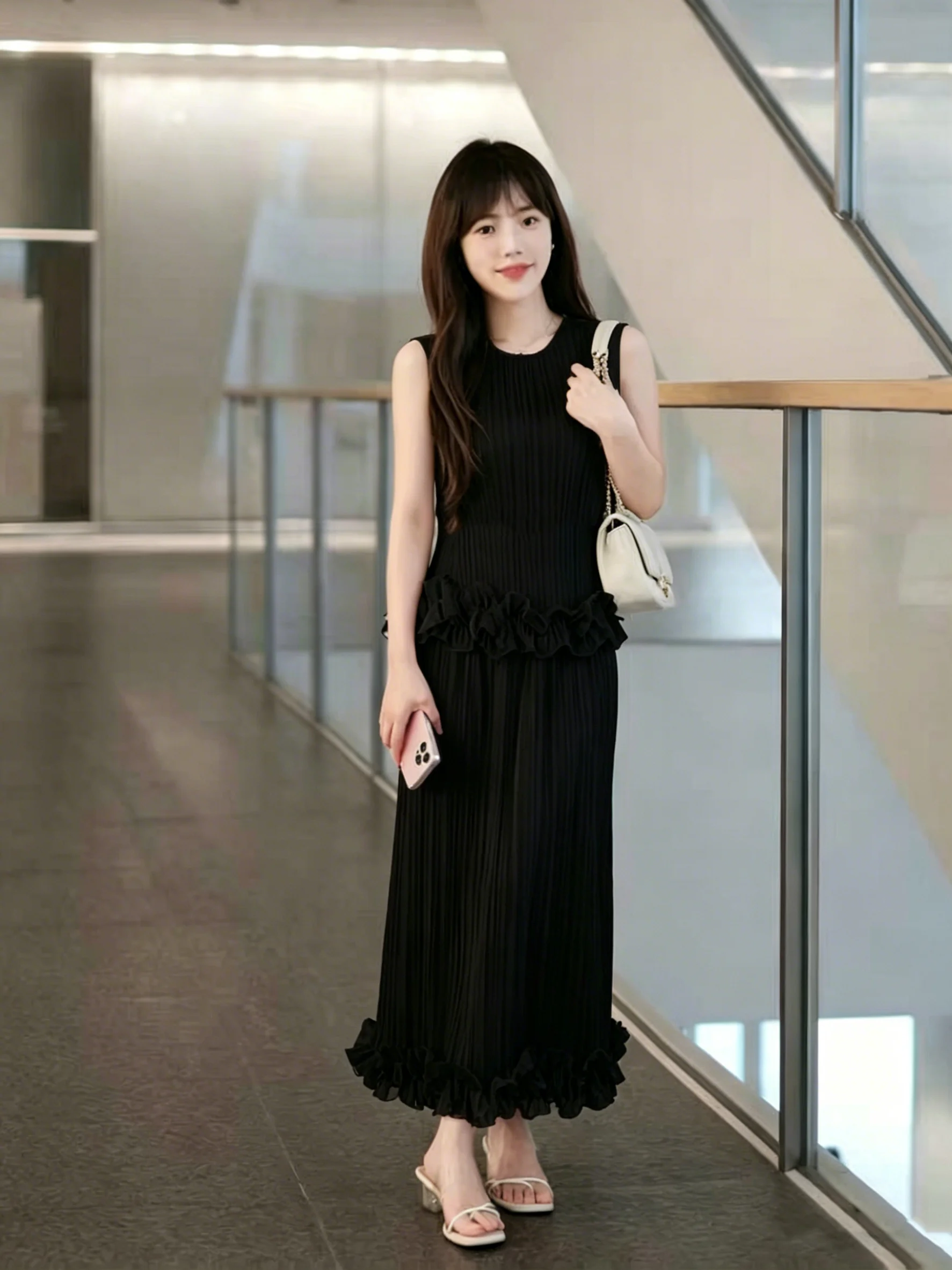 Fashionable Sweetened Sleeveless Lace Two-Piece Set Women's Summer 2026 New Arrival Elegant Pleated Ensemble round Neckline
Fashionable Sweetened Sleeveless Lace Two-Piece Set Women's Summer 2026 New Arrival Elegant Pleated Ensemble round Neckline