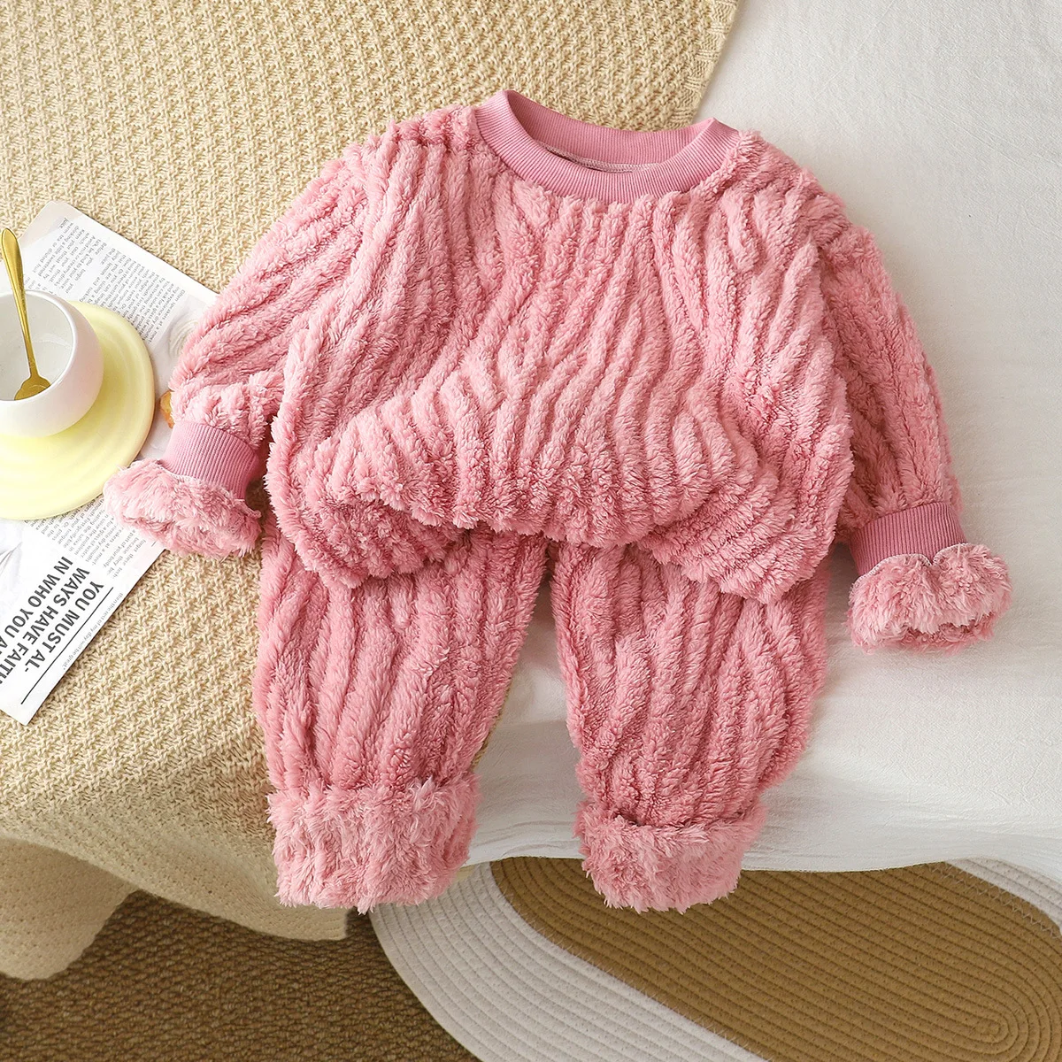 Children's Flannel Pajama Sets for Boys and Girls Cozy Thicken Home Wear with Added Fleece for Autumn and Winter Sleepwear
Children's Flannel Pajama Sets for Boys and Girls Cozy Thicken Home Wear with Added Fleece for Autumn and Winter Sleepwear