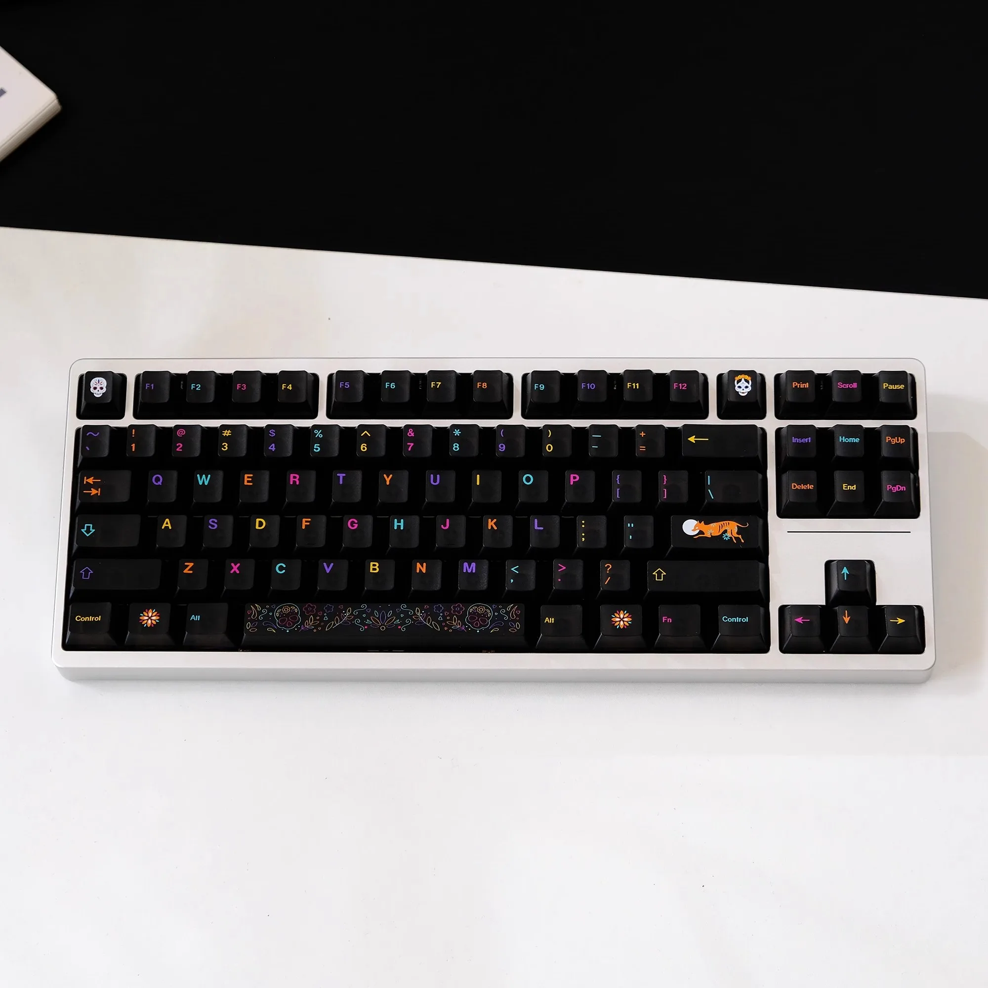 122 Keys/set Black Misty Translucent GMK Mictlán Keycaps ABS Material Cherry Profile Key Caps With 7U Spacebar ISO Enter
122 Keys/set Black Misty Translucent GMK Mictlán Keycaps ABS Material Cherry Profile Key Caps With 7U Spacebar ISO Enter