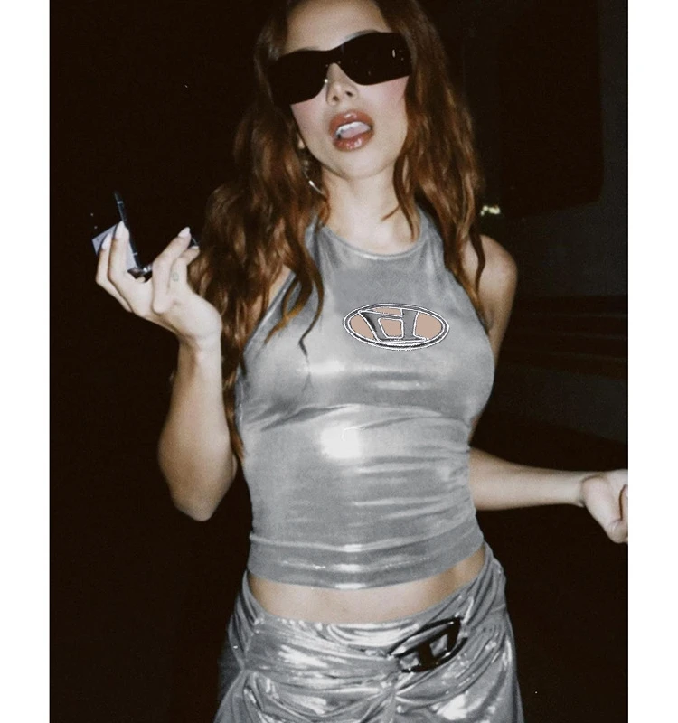 Street Sexy Silver Hollow Hanging Neck, Backless Suspender Vest, Female European and American Strap Short Spicy Girl Top Summer
Street Sexy Silver Hollow Hanging Neck, Backless Suspender Vest, Female European and American Strap Short Spicy Girl Top Summer