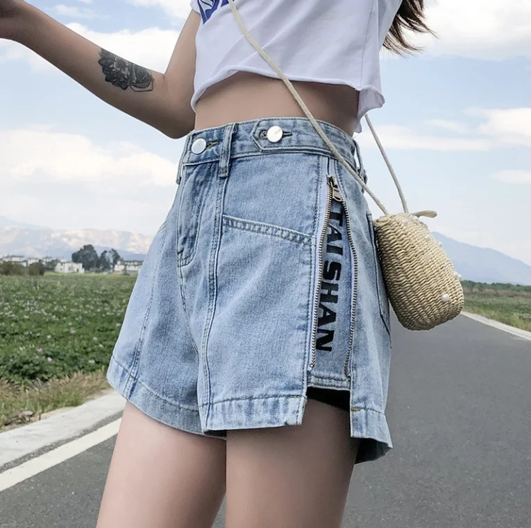 Sexy Denim Shorts Retro Design Sense Side Zipper Letter Print Versatile High Waisted Denim Shorts Casual Denim Shorts for Women
Sexy Denim Shorts Retro Design Sense Side Zipper Letter Print Versatile High Waisted Denim Shorts Casual Denim Shorts for Women