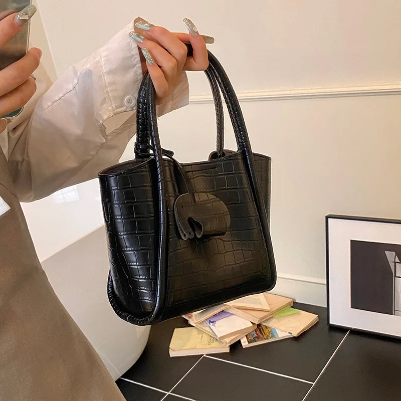 Retro Basket Handheld Bag for Women 2025 New High End Handheld Bucket Bag Simple Single Shoulder Crossbody Bag
Retro Basket Handheld Bag for Women 2025 New High End Handheld Bucket Bag Simple Single Shoulder Crossbody Bag