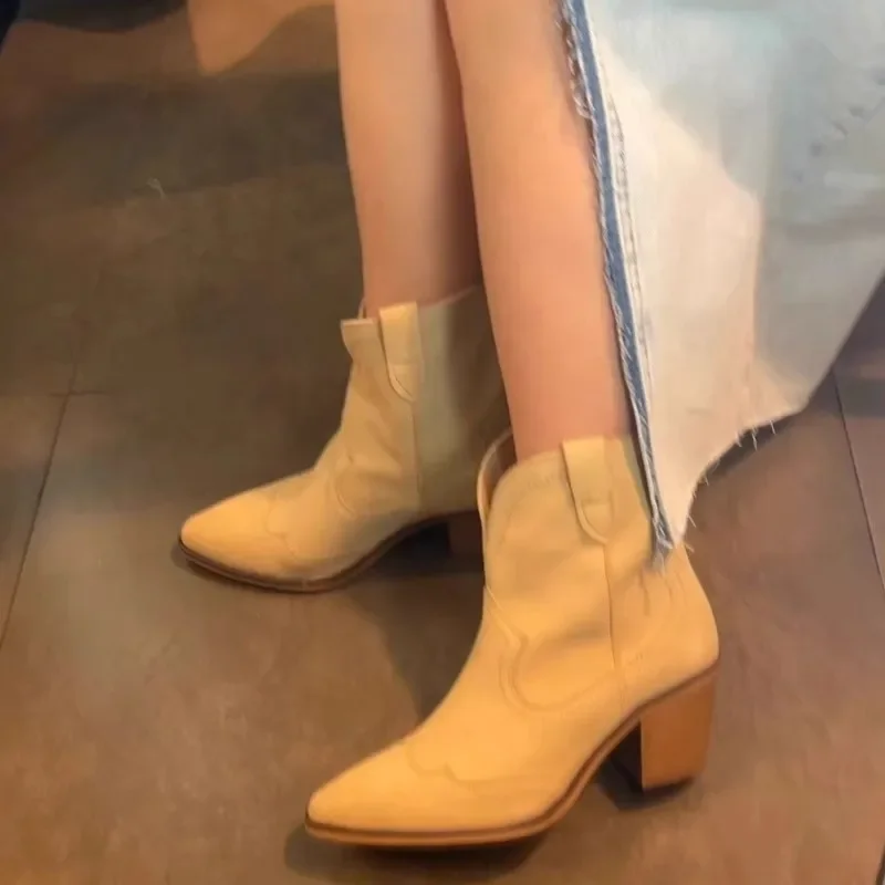 2023 Khaki Soft Faux Suede Botas Chunky High Heel Ankle Boots Knight Pointed Toe Slip-On Women Shoes Winter Zapatos Para Mujeres
2023 Khaki Soft Faux Suede Botas Chunky High Heel Ankle Boots Knight Pointed Toe Slip-On Women Shoes Winter Zapatos Para Mujeres