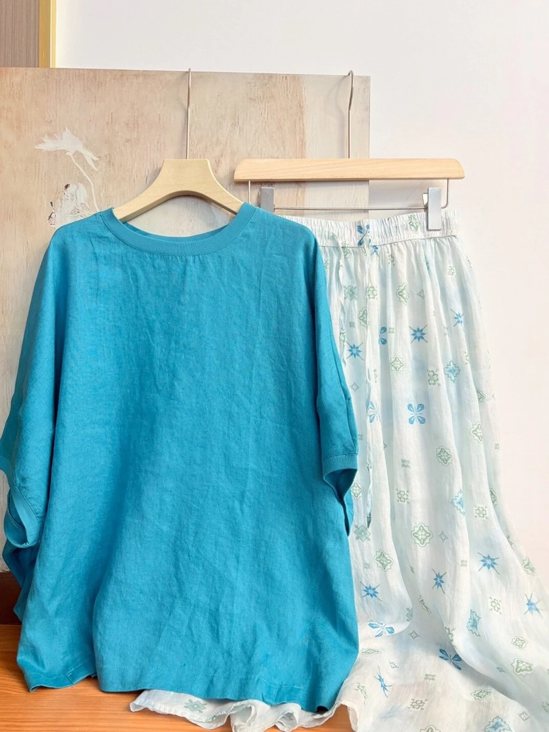 plus Size Casual Women's Shirt Summer Fashionable Versatile Sunscreen Loose Fit Short Sleeve round Neck Basic Color
plus Size Casual Women's Shirt Summer Fashionable Versatile Sunscreen Loose Fit Short Sleeve round Neck Basic Color