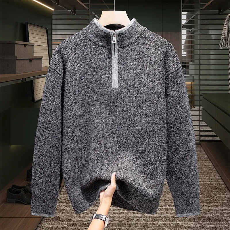 Новый мужской вязаный свитер 2025 года с молнией, высоким воротником и капюшоном, молодежный, модный, универсальный, с длинными рукавами, теплый, повседневный трикотаж
Новый мужской вязаный свитер 2025 года с молнией, высоким воротником и капюшоном, молодежный, модный, универсальный, с длинными рукавами, теплый, повседневный трикотаж