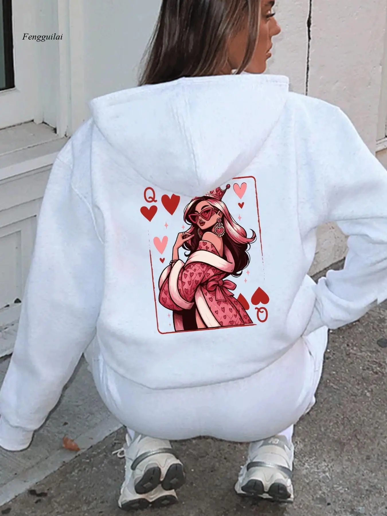 Белый свитер с капюшоном и принтом сердечек королевы/королевской карты и сердечек - мягкий пуловер с длинными рукавами
Белый свитер с капюшоном и принтом сердечек королевы/королевской карты и сердечек - мягкий пуловер с длинными рукавами