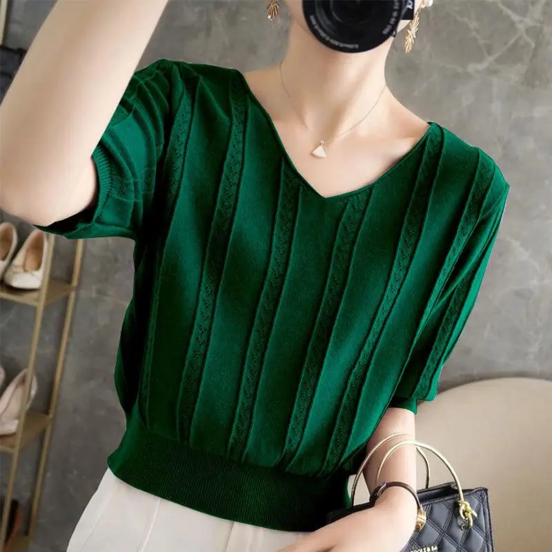 2024 Summer New Western Style Hollow V-neck High Waist Short Sleeved Knitted Shirt with Versatile Style Loose Thin Top for Women
2024 Summer New Western Style Hollow V-neck High Waist Short Sleeved Knitted Shirt with Versatile Style Loose Thin Top for Women