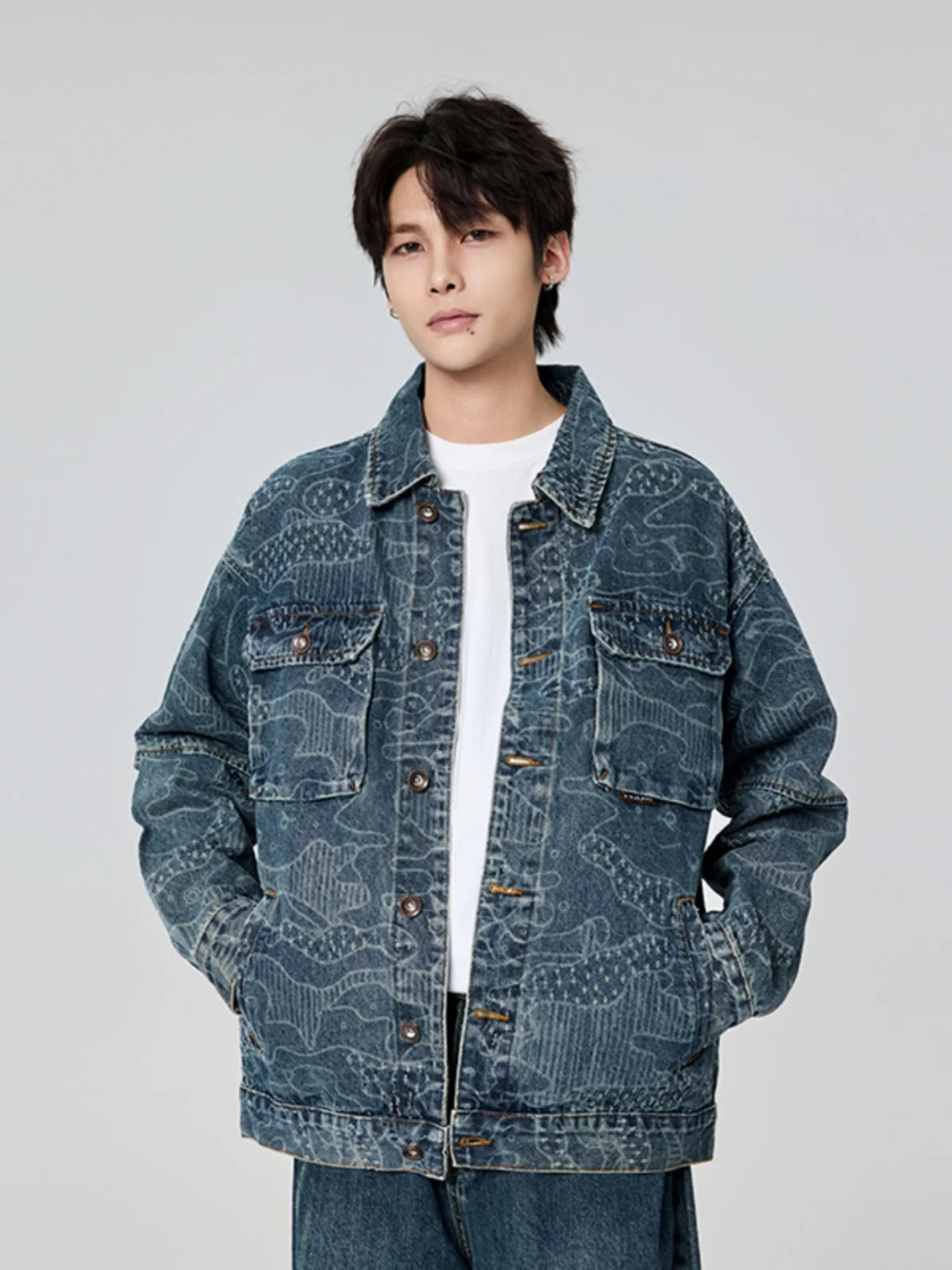 Retro American fiti Waed Denim Jaet Men's Loose Large Size Collar Workwear Jaet Trendy Autumn Winter Cotton Polyester
Retro American fiti Waed Denim Jaet Men's Loose Large Size Collar Workwear Jaet Trendy Autumn Winter Cotton Polyester