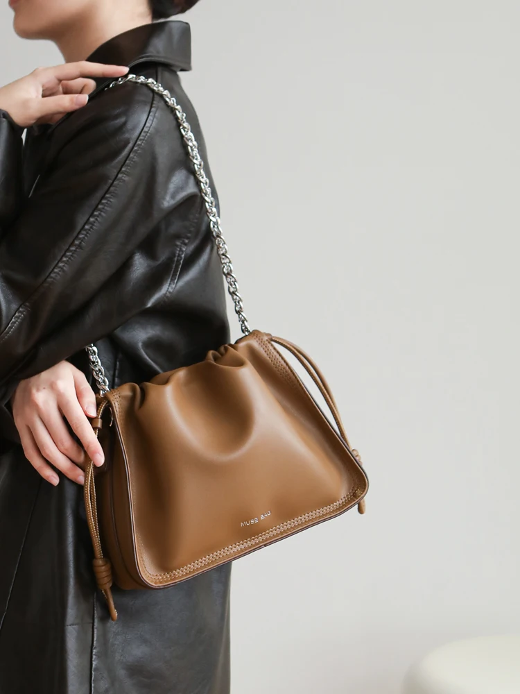 Folded Bucket Bag Women's Chain Versatile New 2026 Korean Style Casual Shoulder Crossbody Underarm Bag Soft PU Leather
Folded Bucket Bag Women's Chain Versatile New 2026 Korean Style Casual Shoulder Crossbody Underarm Bag Soft PU Leather