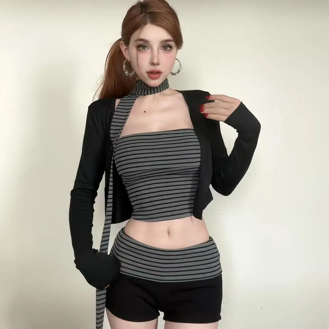 Sexy Stripe Crop Top And Short Set Women's Fashion Spring Summer New Style Patchwork Cardigan Three-piece Set High Waist Shorts
Sexy Stripe Crop Top And Short Set Women's Fashion Spring Summer New Style Patchwork Cardigan Three-piece Set High Waist Shorts