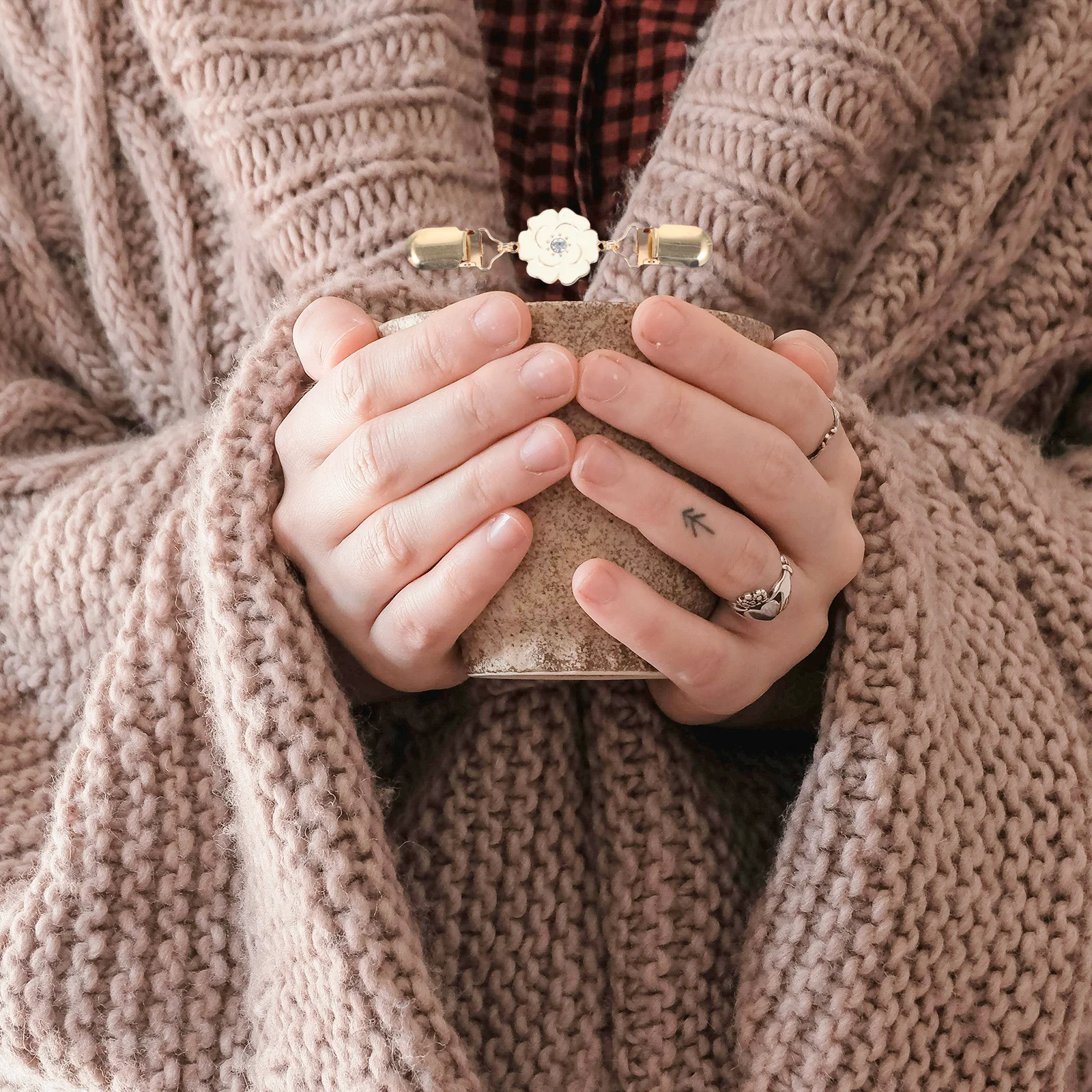 2Pcs Flower Brooch Sweater Clips Women Cardigan Clip Shawl Clasp Metal Collar Pin Elegant Fashion Clothes Fasteners
2Pcs Flower Brooch Sweater Clips Women Cardigan Clip Shawl Clasp Metal Collar Pin Elegant Fashion Clothes Fasteners