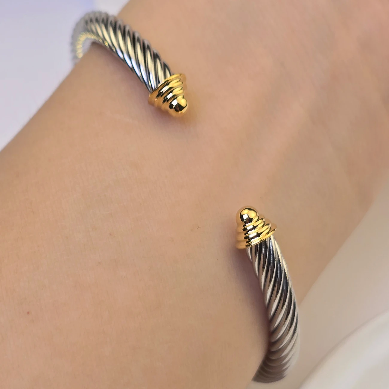 Women's Twisted Stainless Steel Cable Bracelet Designer Inspired Bracelet Comes with Gift Bag Good for Jewelry Gifts
Women's Twisted Stainless Steel Cable Bracelet Designer Inspired Bracelet Comes with Gift Bag Good for Jewelry Gifts