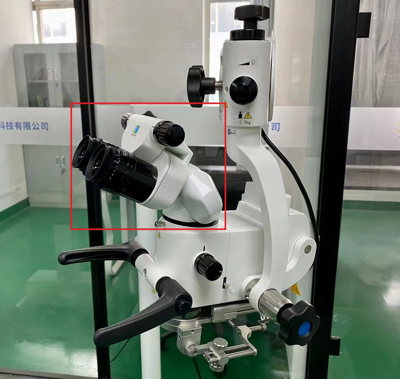 NEW VISION adjustable microscope head 0-180 degree binocular optical system, suitable for dental, neurosurgery, ENT surgery.
NEW VISION adjustable microscope head 0-180 degree binocular optical system, suitable for dental, neurosurgery, ENT surgery.