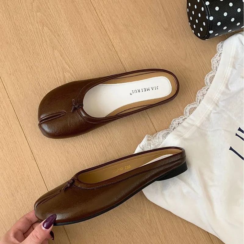 2026 Niche Design Half Slippers Women's Split Toe Mules Black Soft Leather Slip-On Backless Slides Casual Flat Loafers for Women
2026 Niche Design Half Slippers Women's Split Toe Mules Black Soft Leather Slip-On Backless Slides Casual Flat Loafers for Women