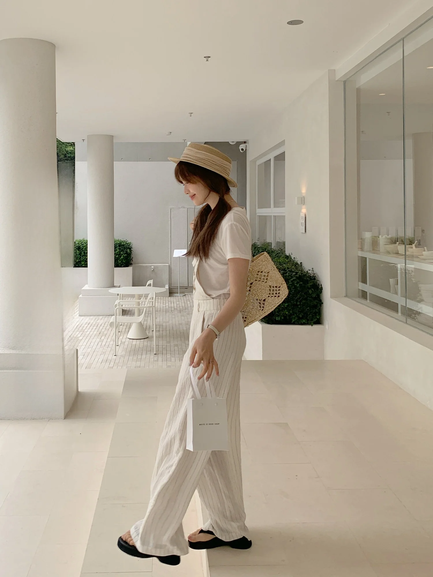 High Waist Casual Overalls Fashionable Vertical Stripes Natural Waist Zipper Closure Rayon Nylon Blend Straight Leg Trousers
High Waist Casual Overalls Fashionable Vertical Stripes Natural Waist Zipper Closure Rayon Nylon Blend Straight Leg Trousers