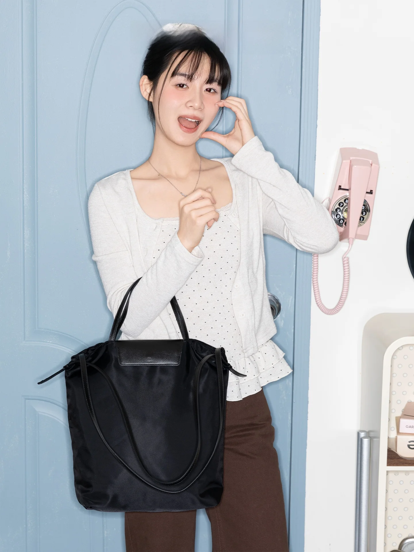 Urban Minimalist Waterproof Nylon Tote Bag Women's Commuter Large Capacity Single Shoulder Handbag Orange Girl New 2026
Urban Minimalist Waterproof Nylon Tote Bag Women's Commuter Large Capacity Single Shoulder Handbag Orange Girl New 2026