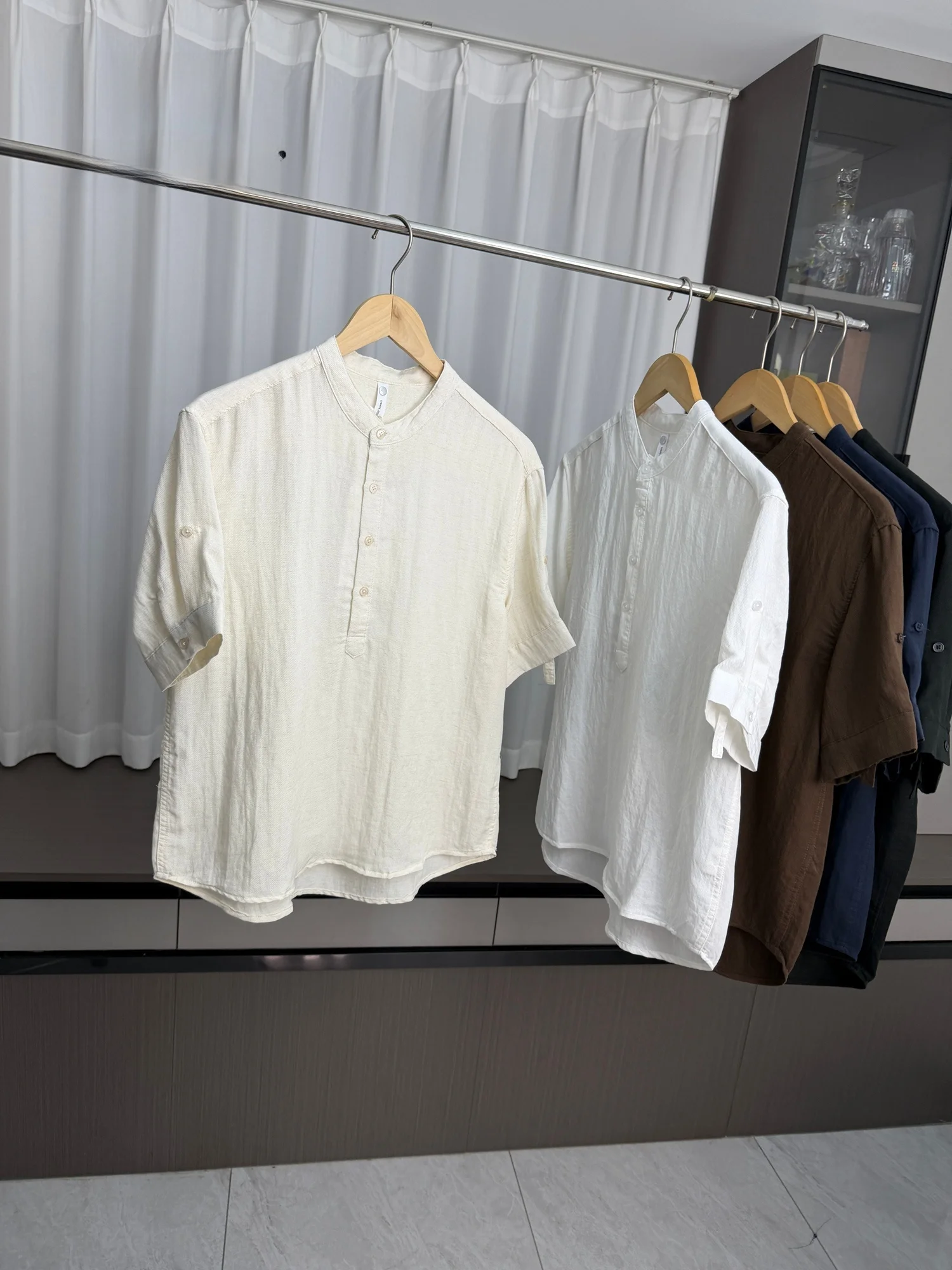 Fashionable Casual Men's Short Sleeve Shirt Breathable Cool Sensation Stand Collar Retro Chinese Style Urban Summer Shirt
Fashionable Casual Men's Short Sleeve Shirt Breathable Cool Sensation Stand Collar Retro Chinese Style Urban Summer Shirt