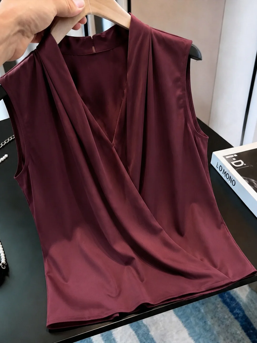 Summer 2026 Sleeveless V-Neck Pure Color Versatile Tank Top Trendy Fashionable Maturity Light Design Korean Style Silk Women'...
Summer 2026 Sleeveless V-Neck Pure Color Versatile Tank Top Trendy Fashionable Maturity Light Design Korean Style Silk Women'...