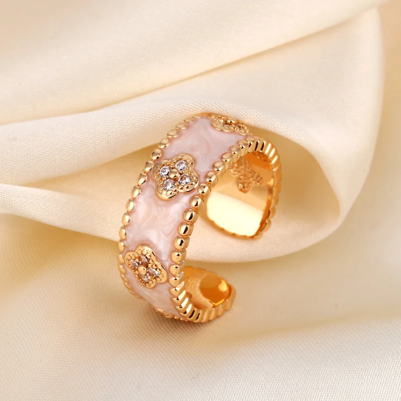 18k Gold Plated Floral Wide Band Ring Full Diamond Pearl Edge Open Adjustable Statement Luxury Fashion Jewelry High Quality
18k Gold Plated Floral Wide Band Ring Full Diamond Pearl Edge Open Adjustable Statement Luxury Fashion Jewelry High Quality