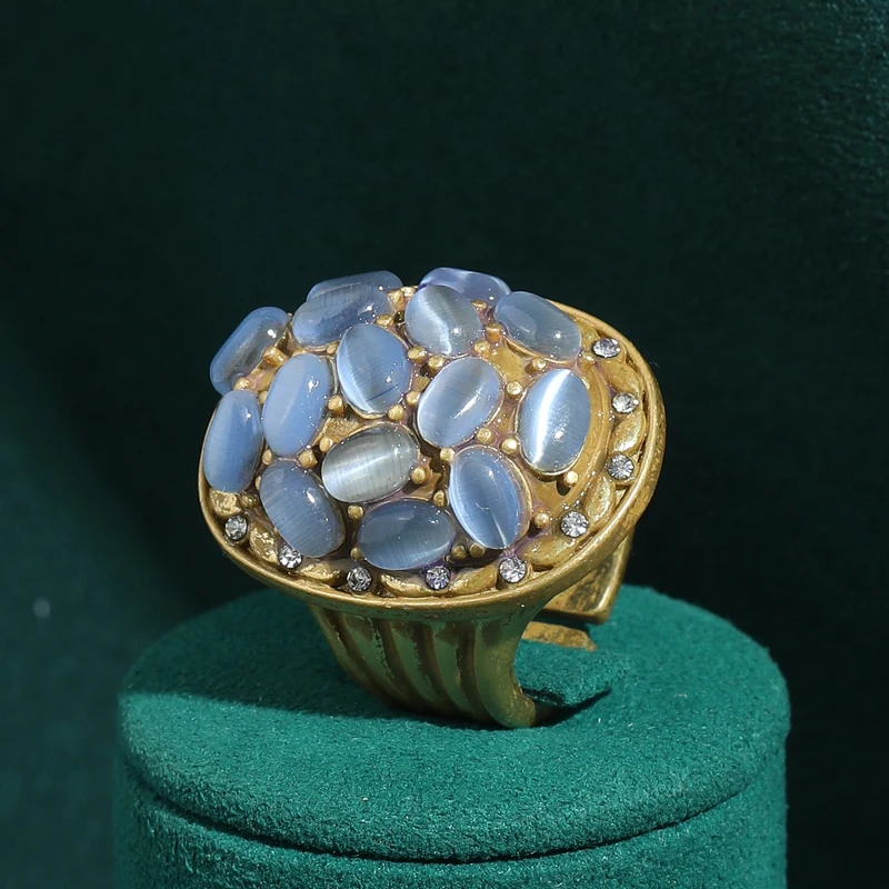 Vintage Oval Ice Blue Glass Rings Gold Color Water Drop Unique Design Inlaid High Quality Brand Jewelry Women For Mother's Day
Vintage Oval Ice Blue Glass Rings Gold Color Water Drop Unique Design Inlaid High Quality Brand Jewelry Women For Mother's Day