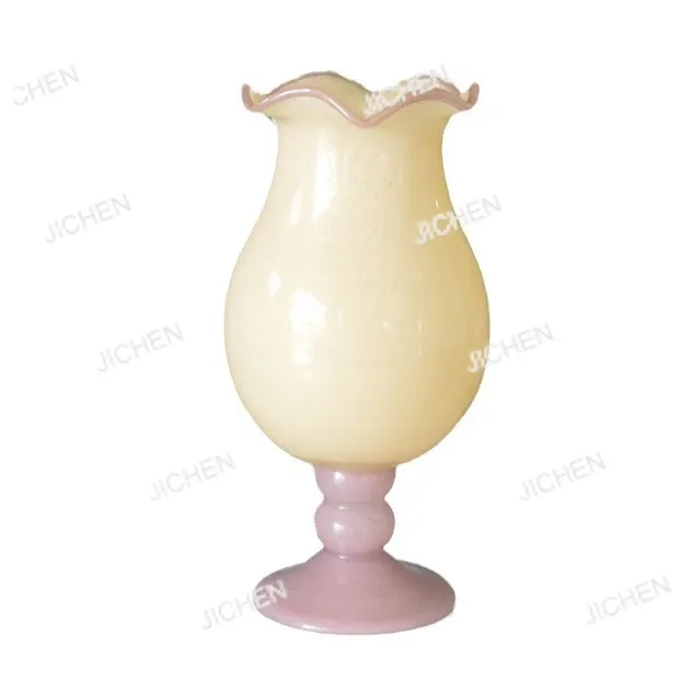 Винтажная ваза ручной работы на высокой ножке, в форме лилии, для цветочных композиций, средняя, из высококачественного стекла, в старинном стиле, декоративный элемент.
Винтажная ваза ручной работы на высокой ножке, в форме лилии, для цветочных композиций, средняя, из высококачественного стекла, в старинном стиле, декоративный элемент.