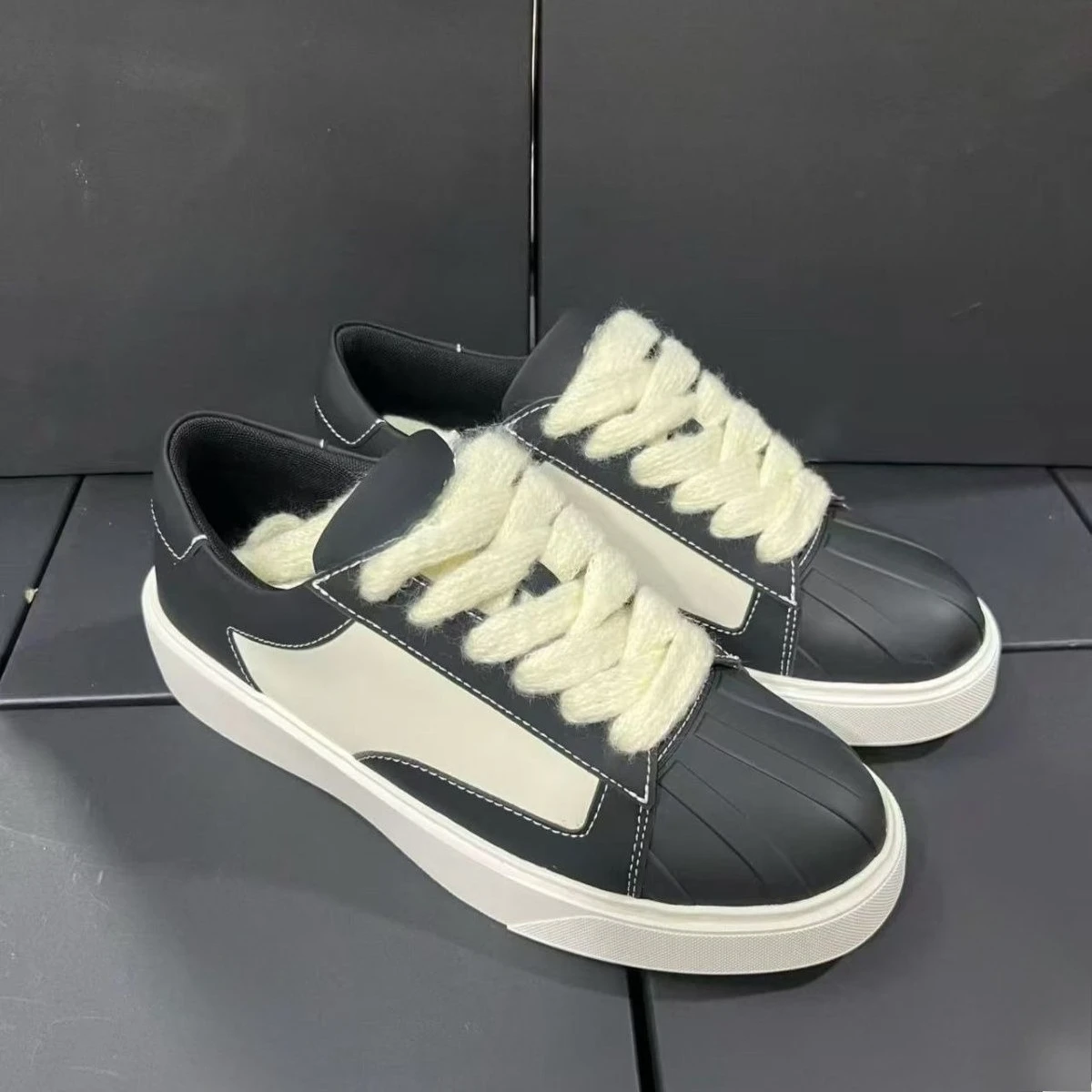 2026 New Big Size Couple Skateboard Shoes Platform Casual Height Increase Mens Sneakers
2026 New Big Size Couple Skateboard Shoes Platform Casual Height Increase Mens Sneakers